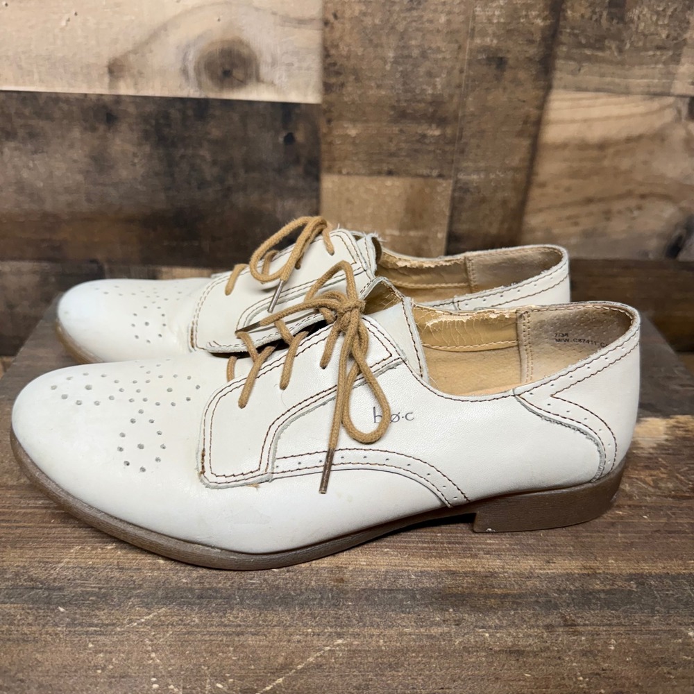 b.o.c. Women's White Leather Perforated Lace Up Oxford Shoes Size 7 M
